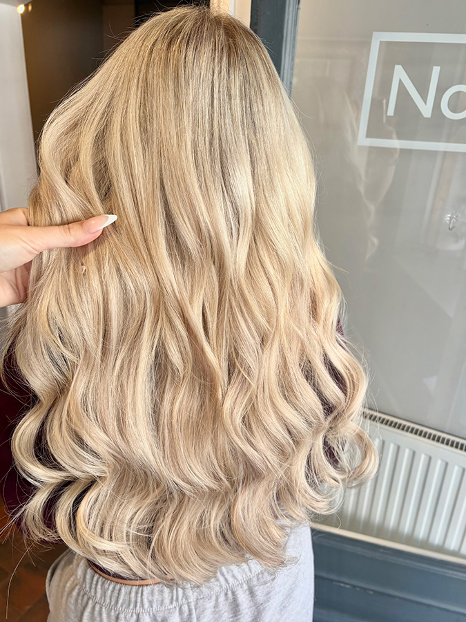 Blonde-waves-Close-up