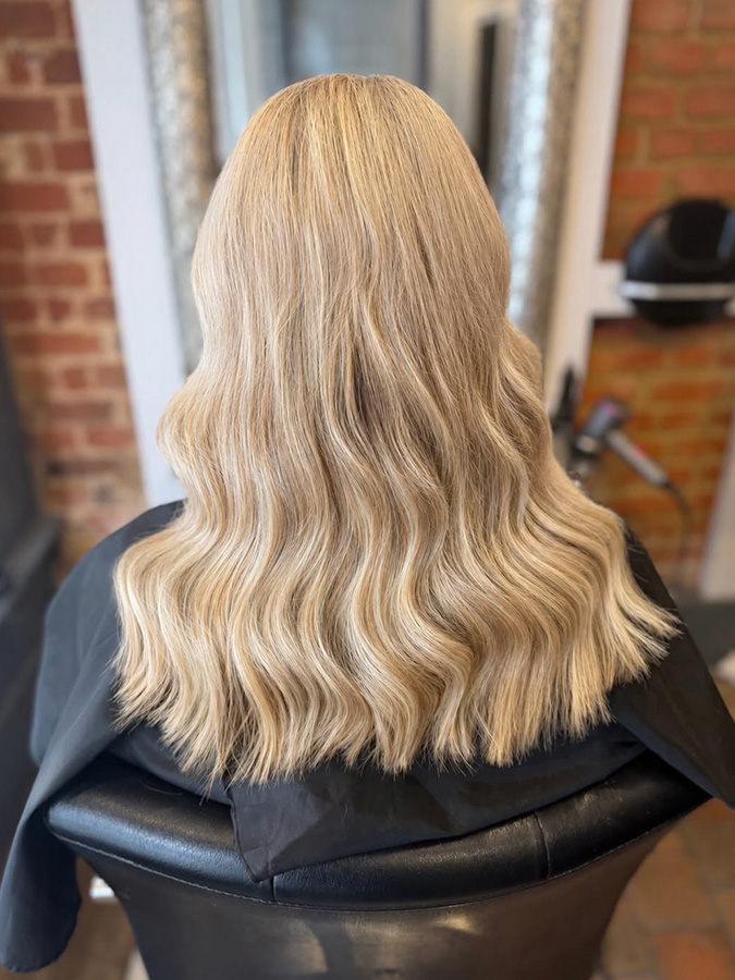 Blonde-waves